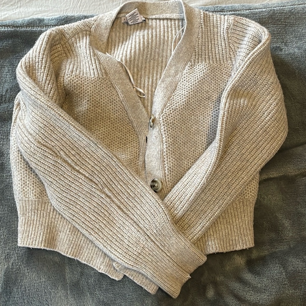 Junior’s cropped cardigan sweater